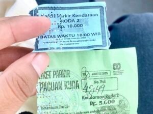 Parkir Pacuan Kuda Kacau, Warga Dipaksa Bayar Dua Kali: Rp10 Ribu + Rp5 Ribu