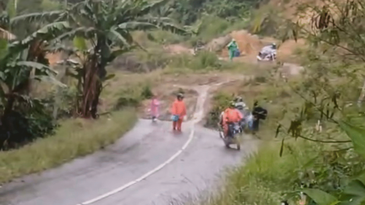 Dua Titik Longsor Tutup Sebagian Jalan KKA Panji Mulia–Bale Redelong, Warga Minta Segera Ditangani