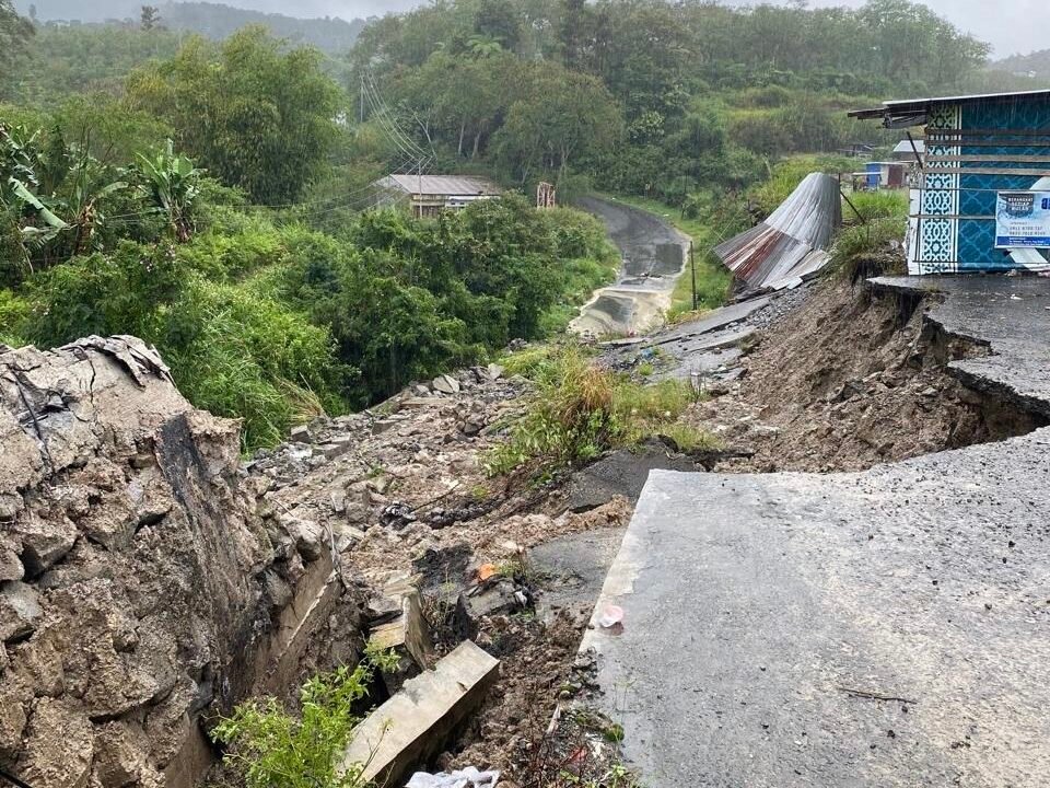 Akses Jalan Di Kawasan Teritit Jalur Lama Dilaporkan Amblas