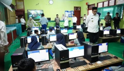 Bupati Aceh Tengah, Haili Yoga, menekankan pentingnya peran wali murid dalam membentuk kedisiplinan siswa saat mengikuti Tes Kemampuan Akademik (TKA)