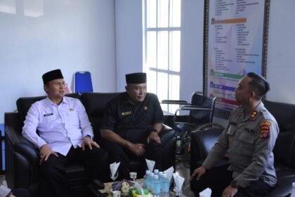 Sekda Kabupaten Aceh Tengah, Drs. Mursyid , M.Si bersama Kapolres Aceh Tengah,